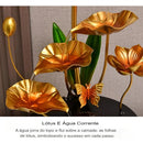 Aquário luxuoso e criativo decorado com peixes-lótus